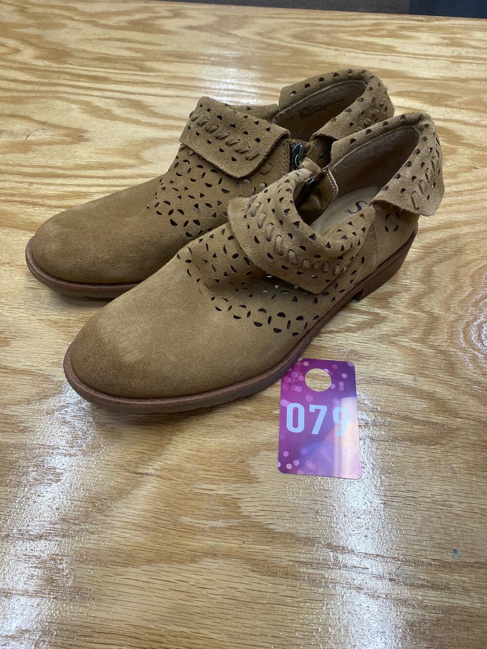 Sofft Bristow 6.5 Brown Suede Side Zip Round Toe Perforated Ankle Booties